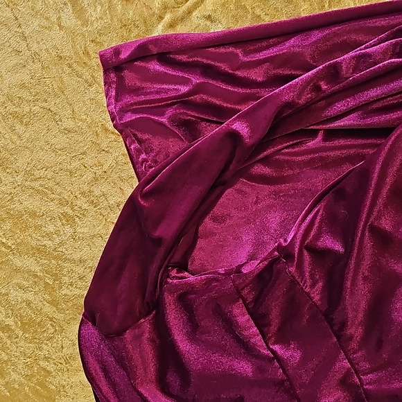 Maroon long gown - Picture 3 of 4